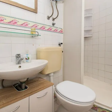 Happy Place Apartment *