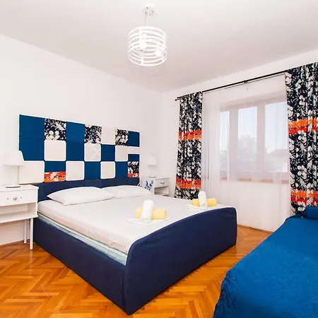 Happy Place Apartment *