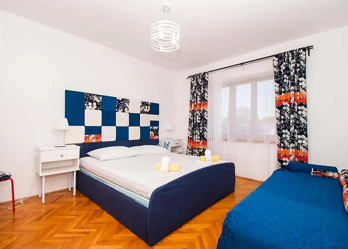 Happy Place Apartment *